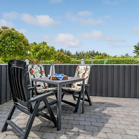 Stunning In With Kitchen