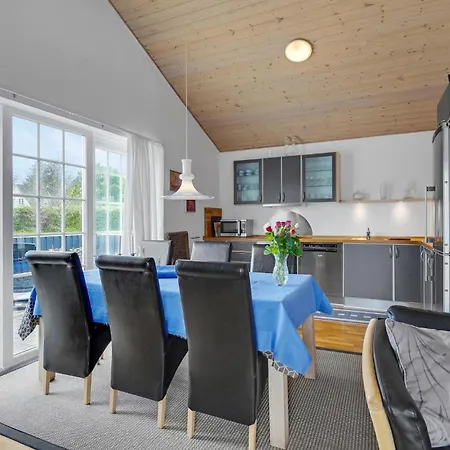 Stunning In With Kitchen *