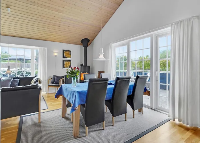 Stunning In With Kitchen Holiday home *