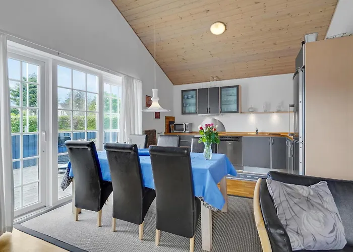 Stunning In With Kitchen *