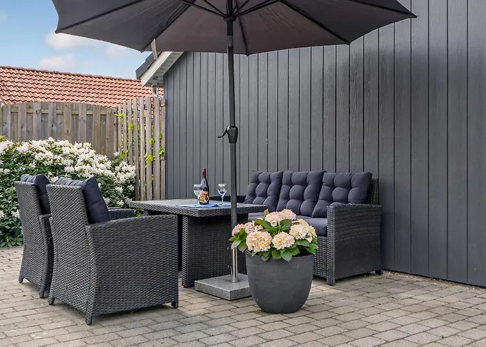 Stunning In With Kitchen Holiday home