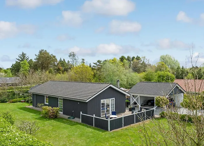 Holiday home Stunning In With Kitchen *